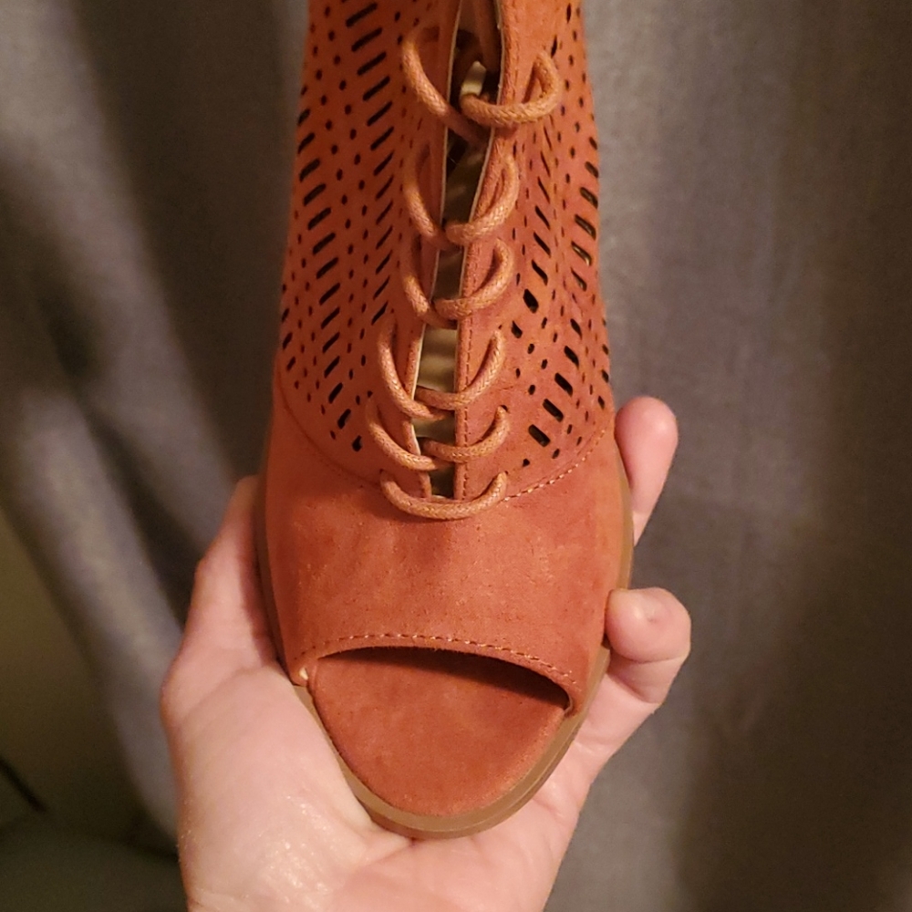 Shoes - Picture 2 of 5